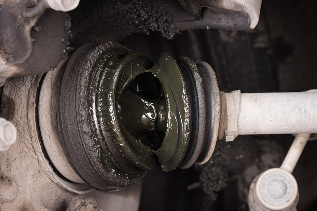 Although this example is much worse than what my CV Boots actually looked like, both boots in the Rogue were leaking fluid.